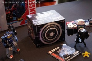 Transformers News: New Galleries for Siege Rainmakers, Refraktor, Impactor, Micromasters, Selects, More from #SDCC2019