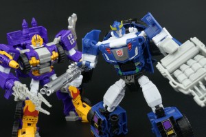 Transformers News: New Galleries: Club Subscription 4.0 Impactor and Bluestreak