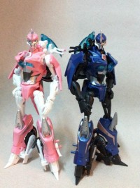 Transformers News: Transformers Prime First Edition Deluxe Arcee Images
