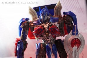 Transformers News: SDCC 2017 Preview Night Transformers Exclusives: Shreddicus Maximus, The Last Knight Optimus Prime #HasbroSDCC