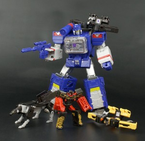 Transformers News: New Galleries: Titans Return Legends Rumble, Ravage and Laserbeak