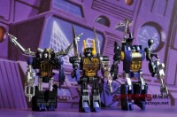 Transformers News: More Images of Universe Reissue Insecticons