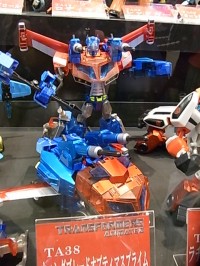 Transformers News: Chara Hobby 2010 Images: Wingblade Optimus, Lucky Draw Bumblebee and More