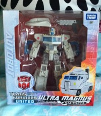 Transformers News: Takara Tomy Transformers United Ultra Magnus In-Package Image