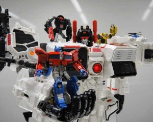 Transformers News: Takara Tomy Transformers Generations TG-23 Metroplex and TG-24 Optimus Prime & Bumblebee