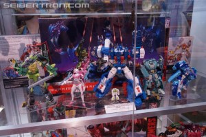 Transformers News: SDCC 2016: Generations Platinum Edition Preview Night Display with Prime vs Megatron, Autobot Heroes, Planet of Junk #HasbroSDCC