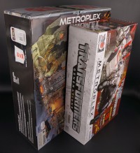 Transformers News: SDCC Metroplex box size comparison to retail version
