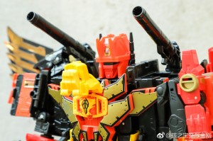 Transformers News: High Quality Images of Power of the Primes Predaking and Predacons