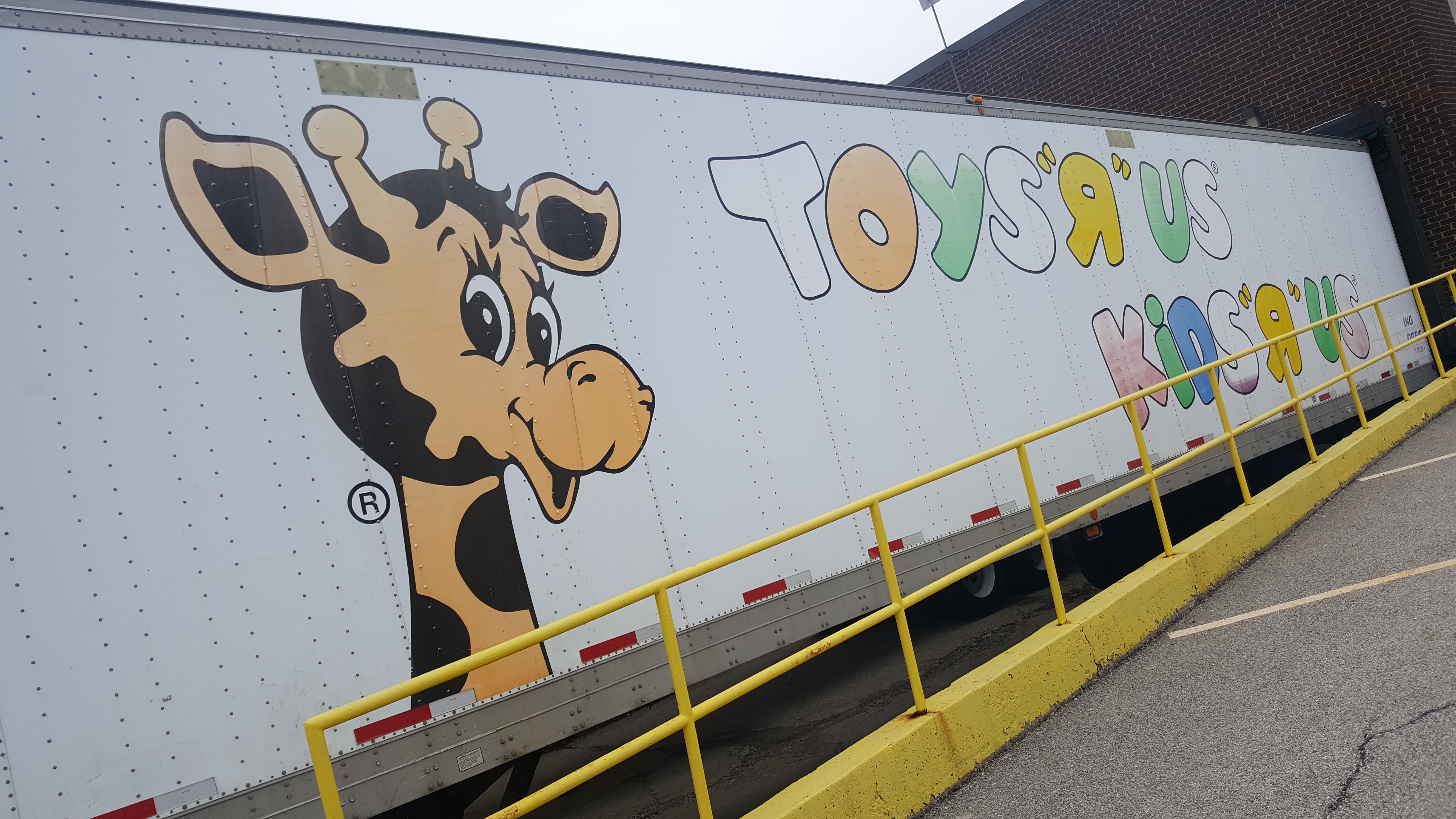 Transformers News: Toys R Us rejects bid from billionaire toy CEO Isaac Larian Transformers News: Toys R Us rejects bid from billionaire toy CEO Isaac Larian