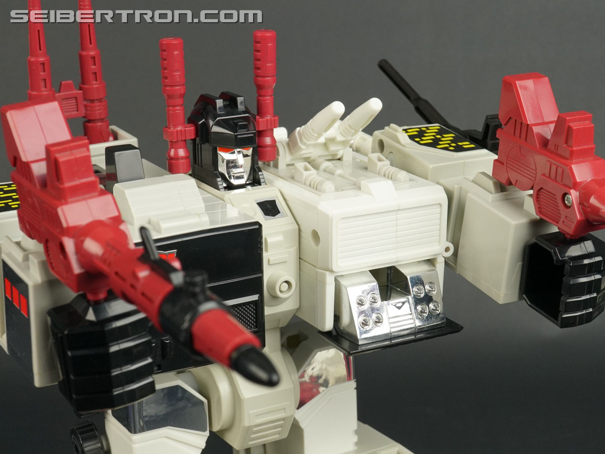 Transformers G1 1986 Metroplex (Metroflex) (Image #182 of 278) Transformers G1 1986 Metroplex (Metroflex) (Image #182 of 278)