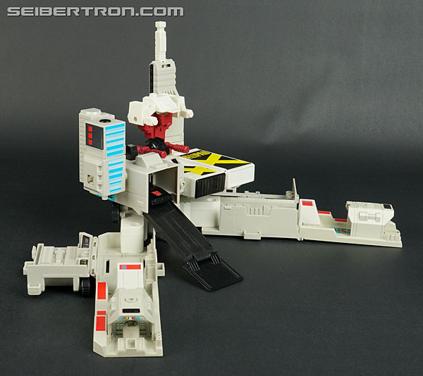 Transformers News: New Galleries: G1 Trypticon, Metroplex and more! Transformers News: New Galleries: G1 Trypticon, Metroplex and more!