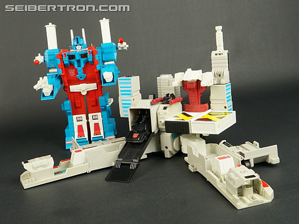 Transformers News: New Galleries: G1 Trypticon, Metroplex and more! Transformers News: New Galleries: G1 Trypticon, Metroplex and more!