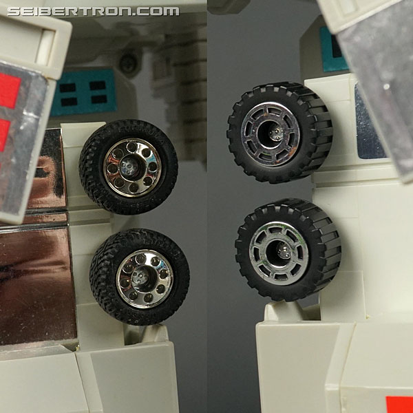 Transformers News: New Galleries: G1 Trypticon, Metroplex and more! Transformers News: New Galleries: G1 Trypticon, Metroplex and more!