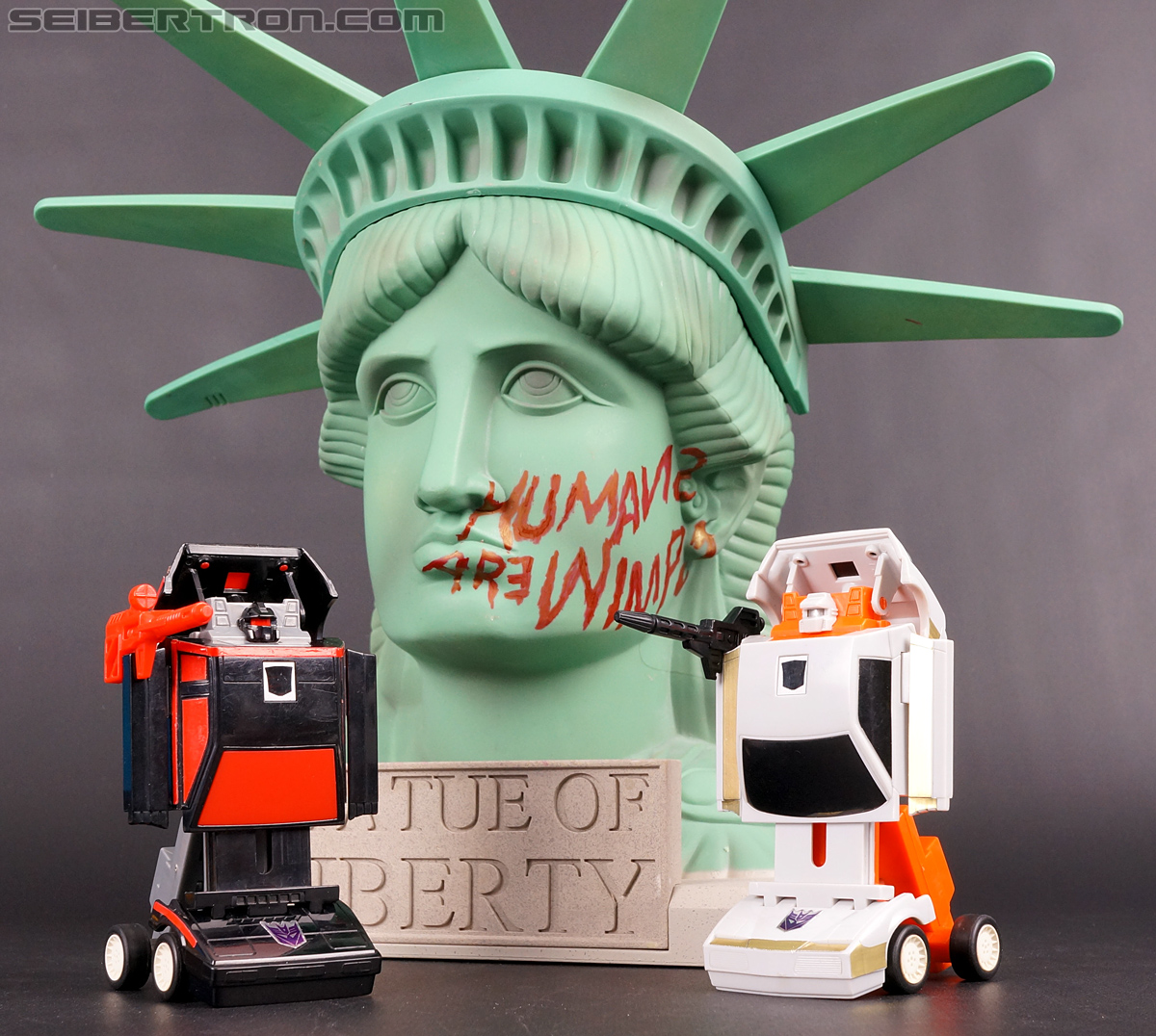 Transformers G1 1986 Runabout (Image #72 of 102) Transformers G1 1986 Runabout (Image #72 of 102)