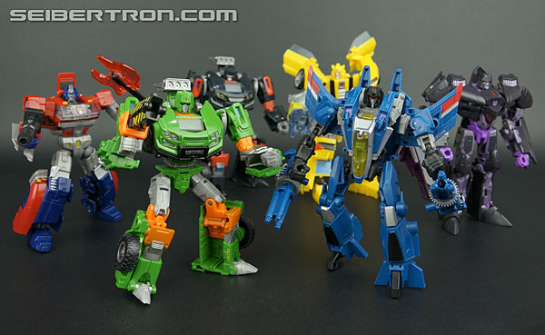 New Seibertron Galleries: Generations IDW Hoist and Thundercracker