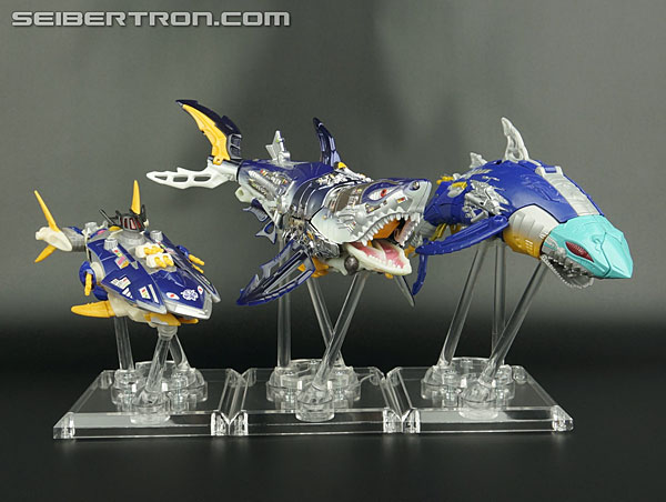 Transformers News: New Gallery: Transformers Generations Voyager Sky-Byte and Club Scourge Gallery Update Transformers News: New Gallery: Transformers Generations Voyager Sky-Byte and Club Scourge Gallery Update