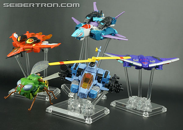 Transformers News: New Gallery: Generations Voyager Class Whirl
