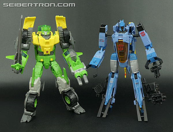 Transformers News: New Gallery: Generations Voyager Class Whirl