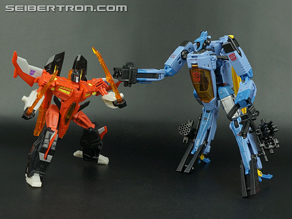 Transformers News: New Gallery: Generations Voyager Class Whirl