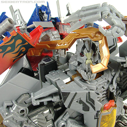 Transformers News: New Gallery: HFTD Battle Hooks Optimus Prime and new Starscream pics! Image