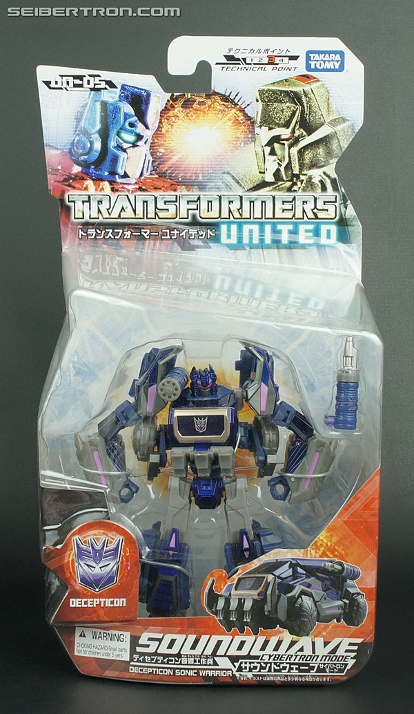 Transformers News: New Galleries: Takara Tomy Generations Soundwave, Soundblaster, Blaster and Data Discs!