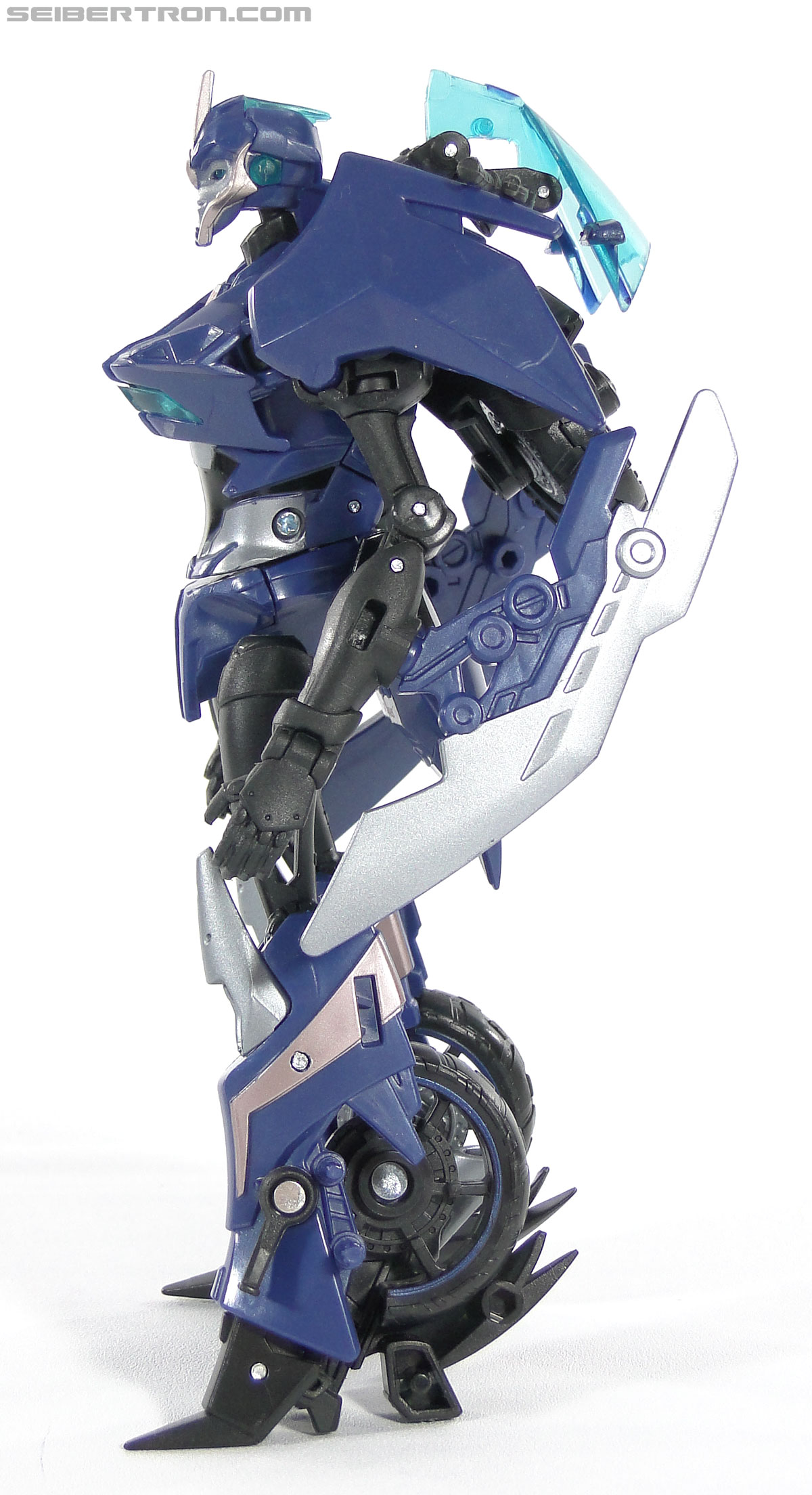 Transformers Prime: First Edition Arcee (Image #65 of 129) Transformers Prime: First Edition Arcee (Image #65 of 129)