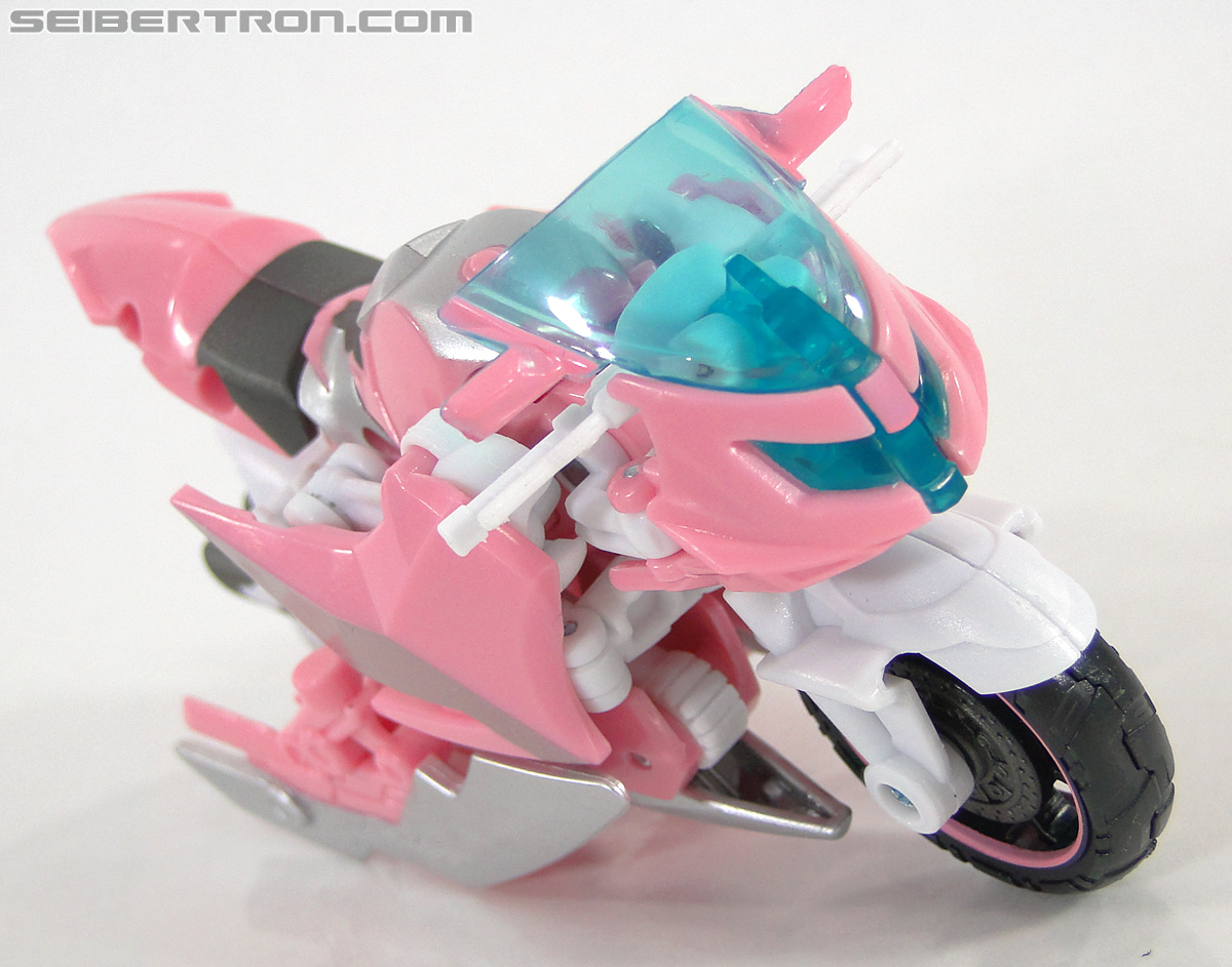 Transformers Prime: First Edition Arcee (NYCC) (Image #3 of 127)