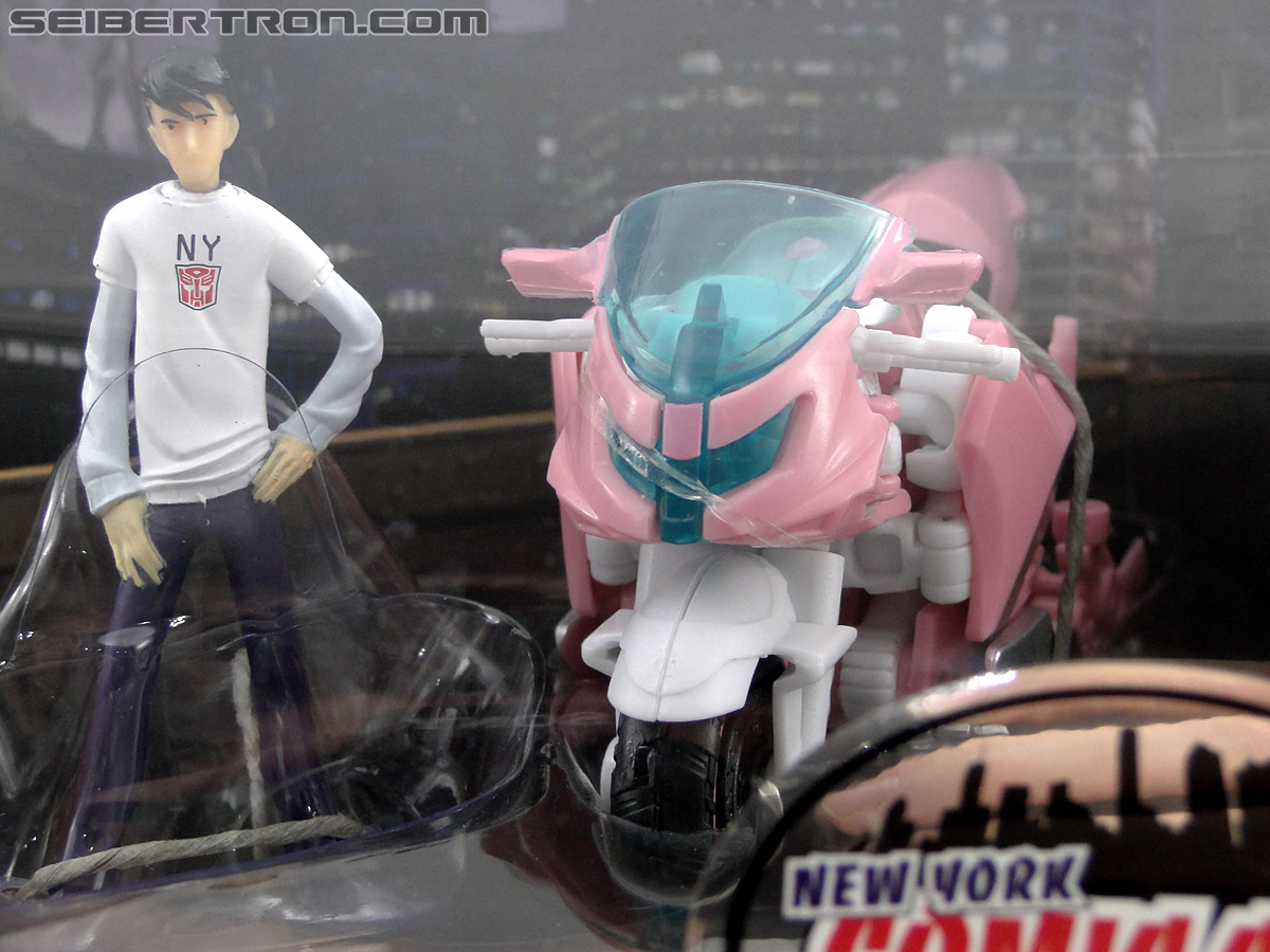 Transformers Prime: First Edition Bumblebee (NYCC) (Image #4 of 185)