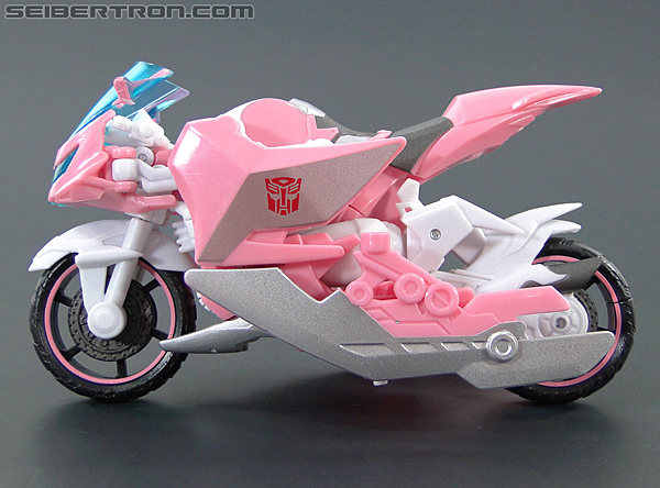 Transformers Prime: First Edition Arcee (NYCC) (Image #28 of 127)