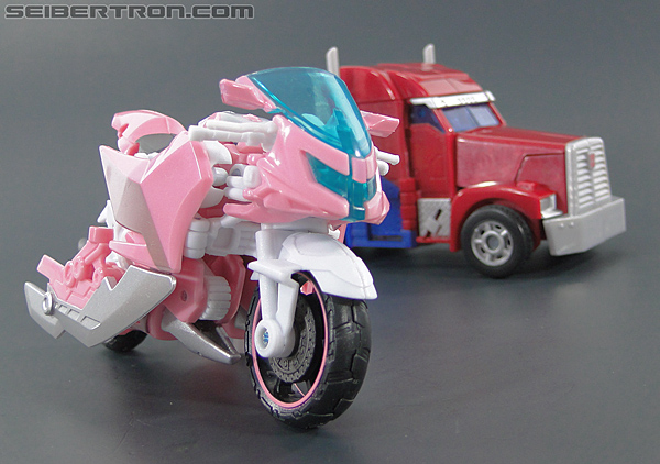 Transformers Prime: First Edition Arcee (NYCC) (Image #42 of 127)