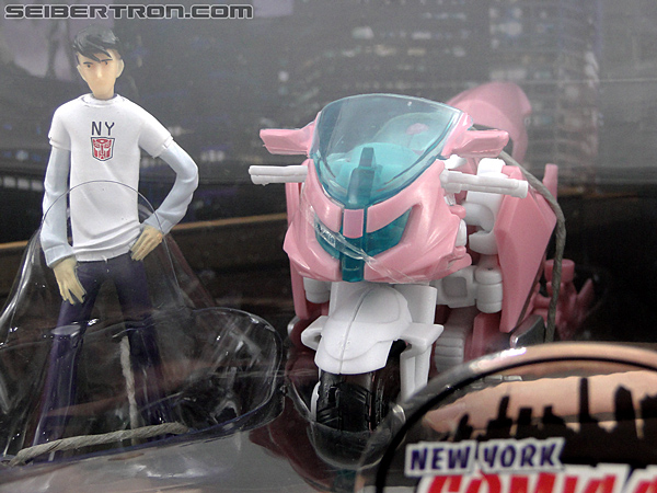 Transformers Prime: First Edition Bumblebee (NYCC) (Image #4 of 185)
