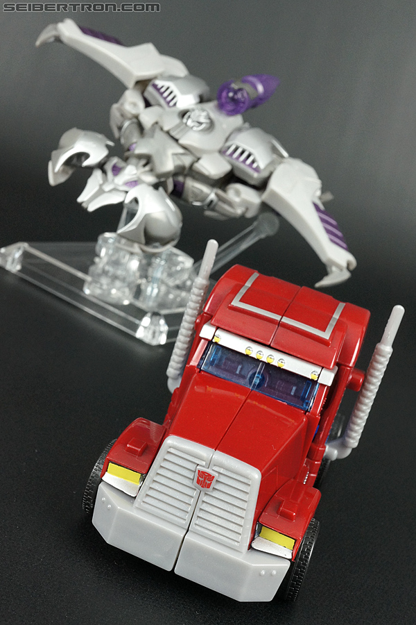 Transformers Prime: First Edition Optimus Prime (Image #33 of 135)
