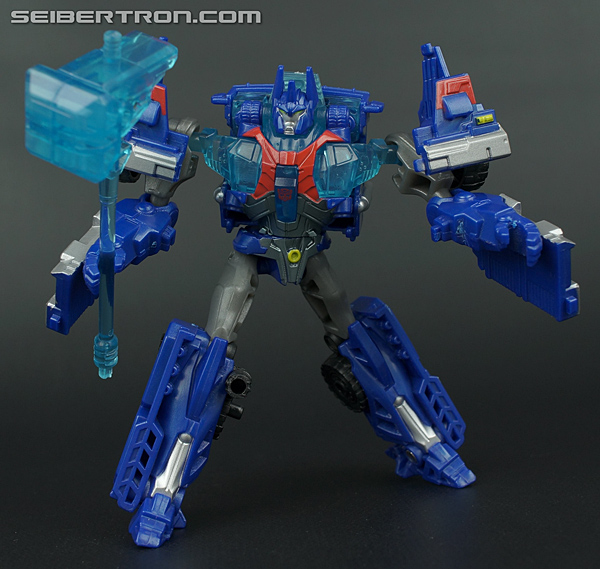 New Galleries: Voyager Thundertron and Ultra Magnus with Cyberverse Ultra Magnus and Skyquake