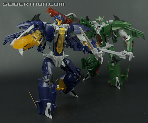 New Transformers Prime Galleries: Voyager Class Dreadwing and Skyquake