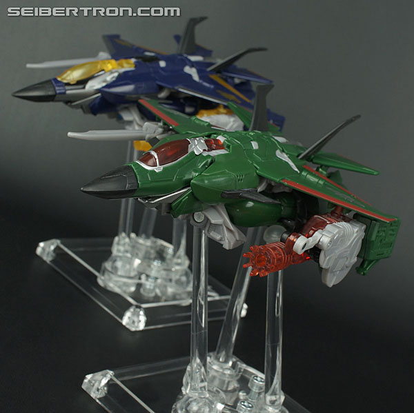 New Transformers Prime Galleries: Voyager Class Dreadwing and Skyquake