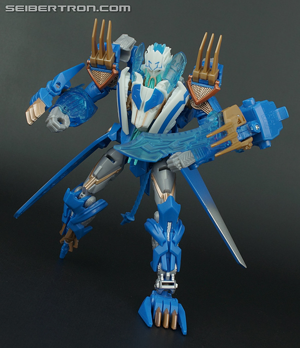 New Galleries: Voyager Thundertron and Ultra Magnus with Cyberverse Ultra Magnus and Skyquake