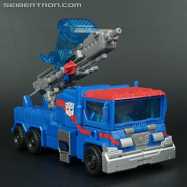 New Galleries: Voyager Thundertron and Ultra Magnus with Cyberverse Ultra Magnus and Skyquake