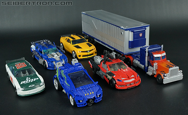 Transformers News: New Transformers Gallery: Universal Studios Deluxe Class EVAC Image
