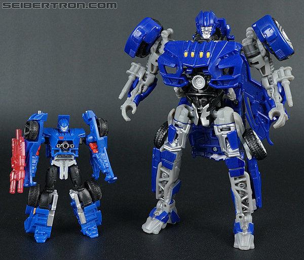 Transformers News: New Transformers Gallery: Universal Studios Deluxe Class EVAC Image