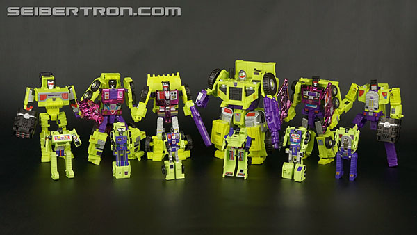 Transformers News: New Galleries: SDCC Constructicons Scrapper, Hook, Long Haul, Bonecrusher, Scavenger and Mixmaster Transformers News: New Galleries: SDCC Constructicons Scrapper, Hook, Long Haul, Bonecrusher, Scavenger and Mixmaster