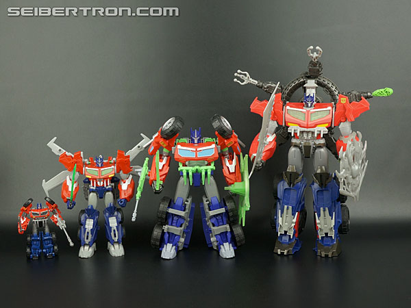 Transformers News: New Galleries: Transformers Beast Hunters Voyager Predaking and Optimus Prime (2014)