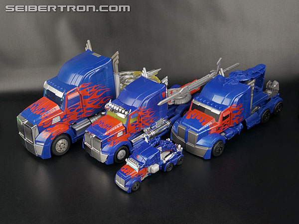 Transformers News: New Galleries: Age of Extinction One-Step Drift, Grimlock, and Optimus Prime