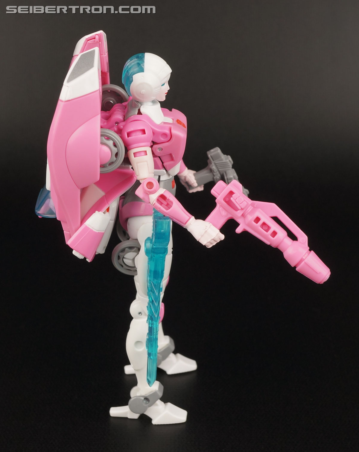 Transformers Legends Arcee (Image #90 of 159) Transformers Legends Arcee (Image #90 of 159)