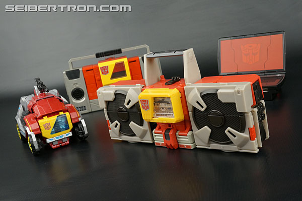 Transformers News: New Galleries: Titans Return Leader Class Blaster with Twin Cast Transformers News: New Galleries: Titans Return Leader Class Blaster with Twin Cast