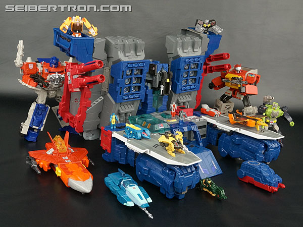 Transformers News: New Galleries: Titans Return Fortress Maximus with Cerebros and Emissary Transformers News: New Galleries: Titans Return Fortress Maximus with Cerebros and Emissary