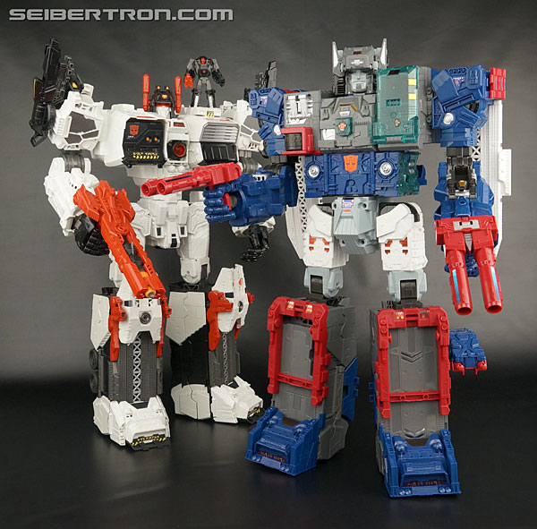 Transformers News: New Galleries: Titans Return Fortress Maximus with Cerebros and Emissary Transformers News: New Galleries: Titans Return Fortress Maximus with Cerebros and Emissary