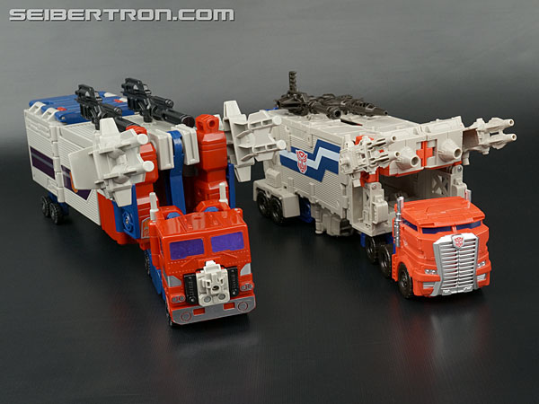 Transformers News: New Galleries: Titans Return Leader Class Powermaster Optimus Prime with Apex Transformers News: New Galleries: Titans Return Leader Class Powermaster Optimus Prime with Apex