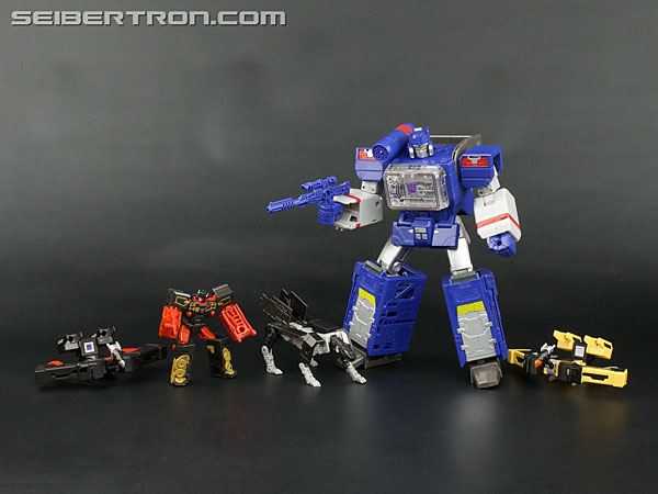 Transformers News: New Galleries: Titans Return Leader Soundwave with Soundblaster