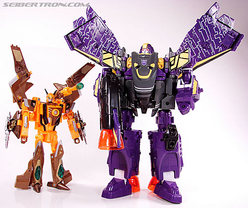 Transformers Club Exclusives Airazor (Chromia 10 Pilot) (Image #132 of 132)