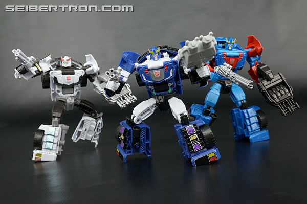 Transformers News: New Galleries: Club Subscription 4.0 Impactor and Bluestreak Transformers News: New Galleries: Club Subscription 4.0 Impactor and Bluestreak